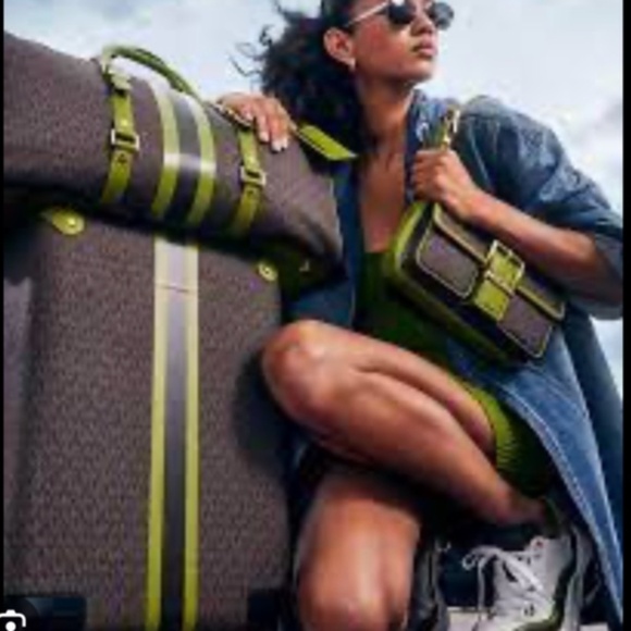 MICHAEL KORS TRAVEL SET Stripe Signature Logo Suitcase and Weekender - Picture 11 of 16